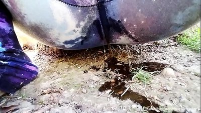 Haushi a titi! Zo ka kalli LilKiwwiMonster tana sa wandonta ya jika kuma ta leka cikin datti!